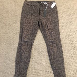 Design Lab by Lord and Taylor leopard skinny jeans